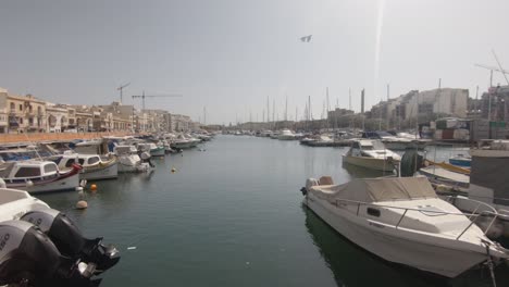 Yachten-Und-Boote-Vor-Anker-In-Msida,-Malta
