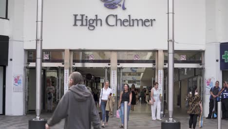 High-Chelmer-shopping-centre-entrance-in-Chelmsford-with-people-walking