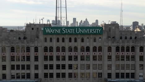 Wayne-State-University-4k-Luftbild-Detroit-Enthüllen