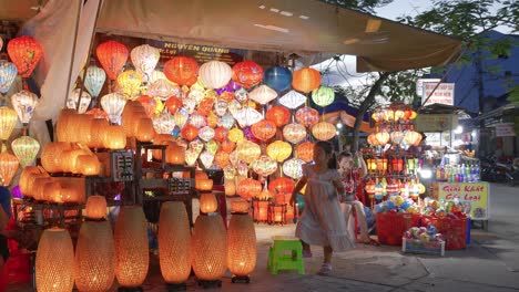 Colorful-handcrafted-lanterns-hangs-in-shop-in-ancient-town-Hoi-An