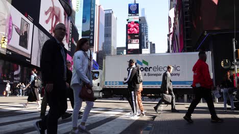 Slow-Motion-Times-Square-from-the-side-of-the-main-area-with-people