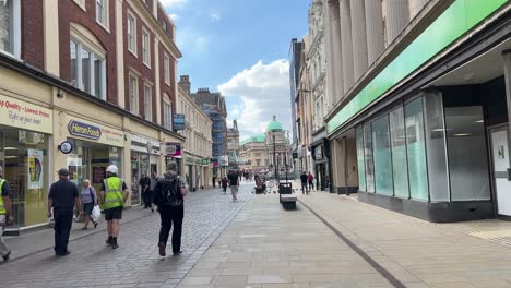 View-looking-along-pedestrianised-Whitefriargate-in-the-City-of-Hull,-towards-Hull-City-Hall-on-Carr-Lane