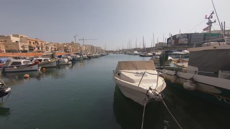 Yates-Y-Barcos-Amarrados-En-Msida,-Malta