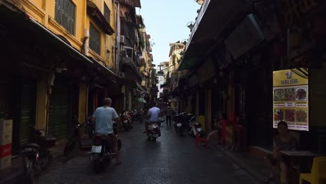Walking-through-the-historic-old-quarter-of-Hanoi,-handheld-shot