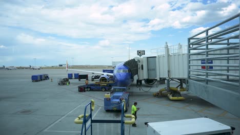 Airport-workers-loading-and-unloading-a-Southwest-plane-during-the-day