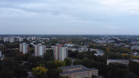 Ein-Drohnenvideo-Von-Stadtwohnungen-In-Lublin,-Polen