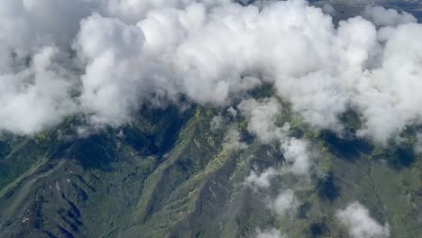 Aerial-airplane-view-of-Emerald-green-mountain-ridges-descending-upon-the-tropical-island-of-Oahu,-Hawaii