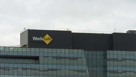 Arbeiten-Sie-Sicher-Victoria-Building-Schild,-Geelong-Australien