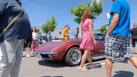 Chevrolet-Corvette-C3-Stingray-and-visitors-at-historic-vintage-car-festival-in-E-Motion-Park,-Avion-Shopping-Park,-Ostrava