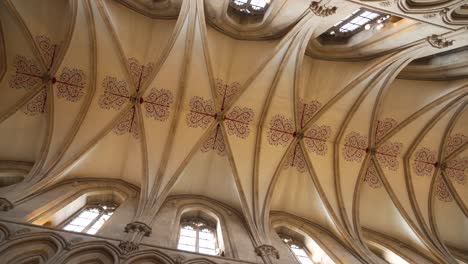 Wells-Cathedral-ceiling-arches,-camera-rotating-to-the-right-showing-the-arches-and-the-ceiling-paintings
