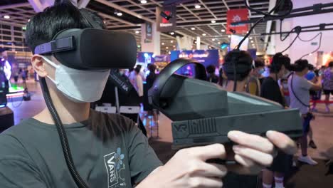 Chinese-gamers-and-visitors-play-Virtual-Reality-multiplayer-shooting-videogames-during-the-Hong-Kong-Computer-and-Communications-Festival-in-Hong-Kong
