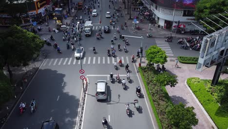 Luftbild-über-Straßenkreuzung-In-Ho-Chi-Minh-Stadt-Bei-Starkem-Verkehr