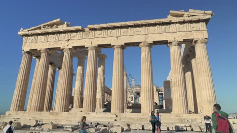 Menschen,-Die-In-Parthenon-In-Der-Nähe-Der-Akropolis-Spazieren