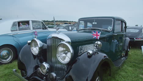 Black-Bentley-Derby-25HP-With-UK-Flags-At-The-Great-Trethew-Vintage-Rally-In-Liskeard,-UK