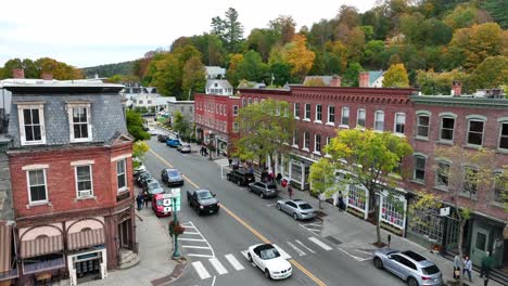Aerial-shot-of-main-street-and-town-square-in-the-American-northeast