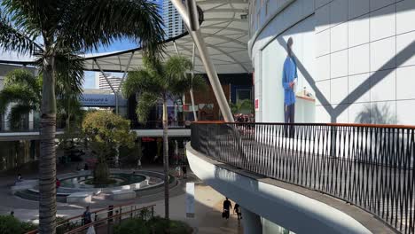 Shoppers-strolling-and-browsing-at-pacific-fairs-largest-shopping-centre-in-Gold-Coast-at-Broadbeach-Waters,-on-a-relaxing-and-sunny-afternoon,-Queensland,-Australia