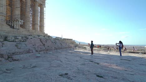 Antike-Marmortreppe-In-Der-Nähe-Der-Akropolis-Basis-Im-Parthenon-Gebiet