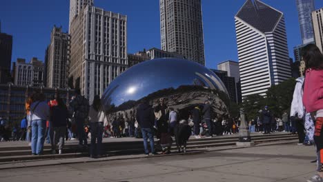 Die-Bean-Chicago-Zeitlupenseite-Passanten