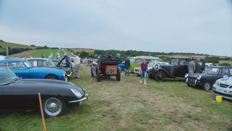 People-And-Collection-Of-Classic-Vintage-Cars-At-The-Field-During-The-Great-Trethew-Vintage-Rally-Event-In-Liskeard,-Cornwall,-UK