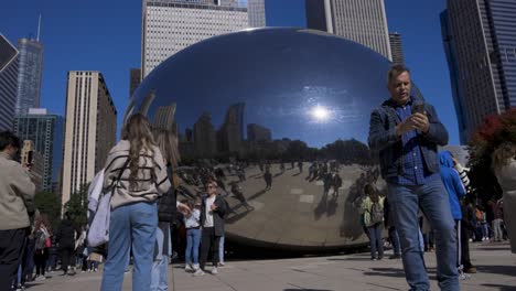Chicago-The-Bean-Man-taking-a-Selfie