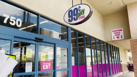 The-entrance-of-a-99-cents-store