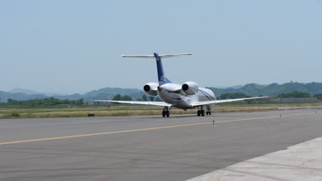 Regional-Jet-on-Taxiway.-Sunny-Day
