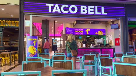 Taco-Bell-in-La-Canada-shopping-mall-in-Marbella-Spain,-people-waiting-for-their-order-and-food-at-a-fast-food-place,-tasty-tacos,-4K-shot