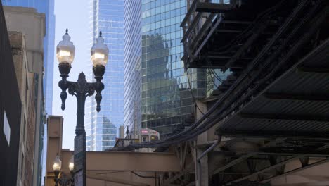 Chicago-L-slow-motion-with-street-light