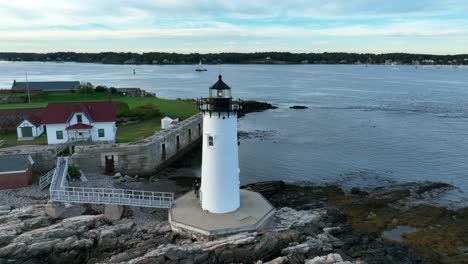 Tourists-enjoy-Portsmouth-Harbor-Lighthouse-and-US-Coast-Guard-Station-in-New-Castle-New-Hampshire