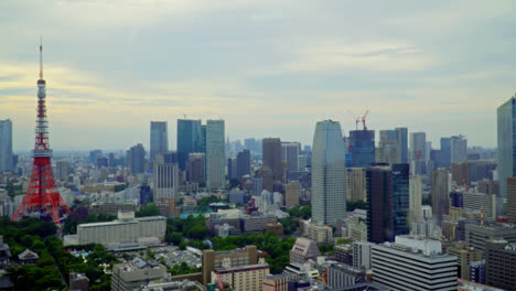 Edificio-De-Arquitectura-En-La-Ciudad-De-Tokio,-Japón