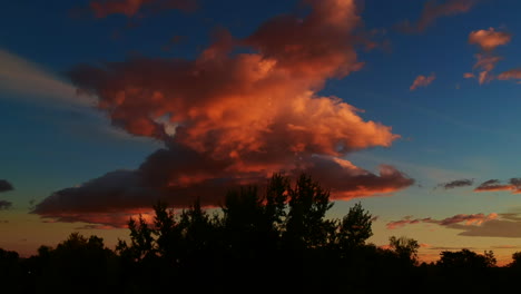 Wolken-Bewegen-Sich-Im-Sonnenaufgang