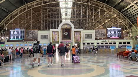 Hua-Lumphong-Railway-Station-is-one-of-Bangkok's-key-landmarks-and-an-essential-area-for-locals-and-tourists-in-Thailand
