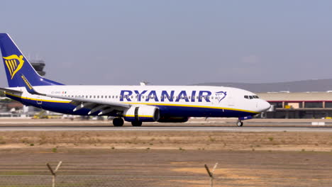 the-arrival-of-a-ryanair-boeing-737-aircraft-slowing-down-on-the-runway-after-landing