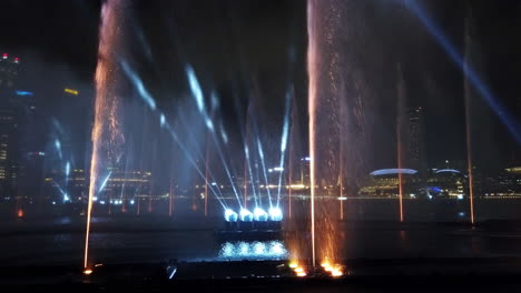Spectra-show-of-dancing-fountains:-Light-and-Water-Show-along-the-promenade-in-front-of-Marina-Bay-Sands