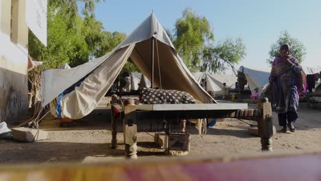 Low-Angle-Table-top-Shot-View-Of-Makeshift-Camps-And-Beds-For-Flood-Disaster-Victims-In-Jacobabad,-Sindh