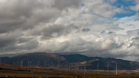 Landschaftszeitraffer-Von-Gewitterwolken-In-Tehachapi,-Kalifornien