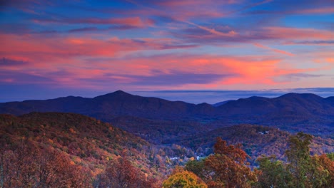 Espectacular-Amanecer-Sobre-Las-Montañas-Blue-Ridge-Asheville-Carolina-Del-Norte-Lapso-De-Tiempo