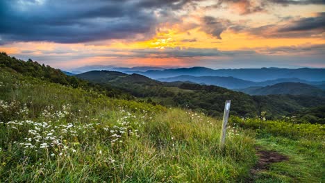 Cinemagraph-time-lapse-sunrise-Blue-Ridge-Mountains-North-Carolina