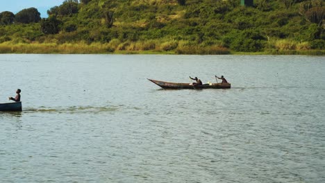 Fishermans-paddling-to-the-sea,--Lake-Albert-Uganda