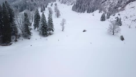 Hermoso-Gran-Paisaje-De-Montaña-De-Invierno-En-Suiza