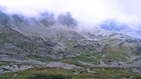 Vista-Panorámica-De-Las-Montañas-Retezat-En-Rumania
