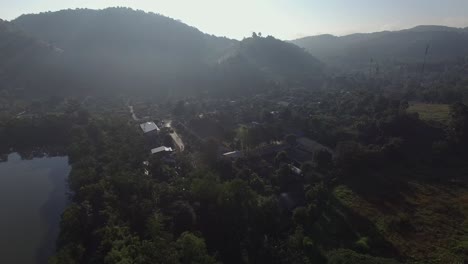 Ländliches-Dorf,-Bergdorf-In-Der-Provinz-Phrae,-Thailand-Luftaufnahme