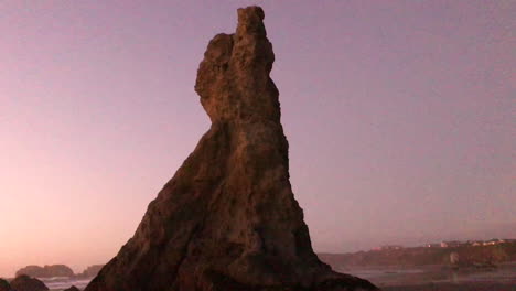 Howling-dog-is-a-famous-rock-formation-in-Bandon-Oregon