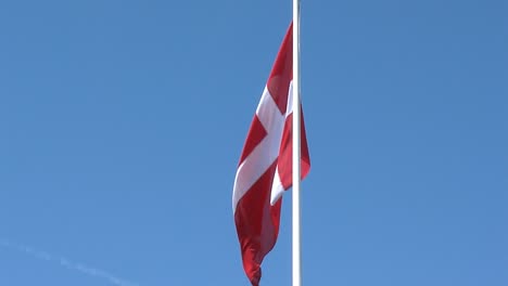 Flag-of-Denmark-in-summer-on-Sams?