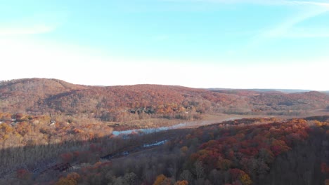 Drone-footage-taken-in-the-New-York-Hudson-Valley-area,-Putnam-County