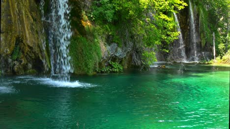 Wasserfälle-Im-Nationalpark-Plitvicer-Seen---Kroatien