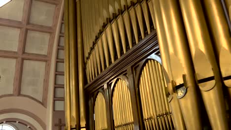 Church-Pipe-Organ.-Slow-Tilt-bottom-to-top