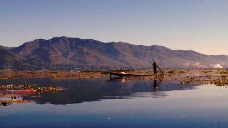 Motor-Boat-in-Inle-Lake-in-the-Shan-Hills-of-Myanmar