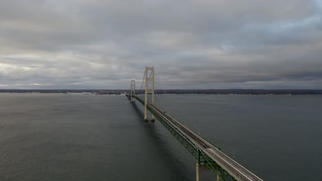 Reiner-Michigan-Sonnenaufgang-An-Der-Mackinac-Brücke---Antenne