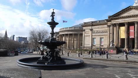 Static-shot-of-front-courtyard-view-of-Liverpool's-Walker-art-gallery